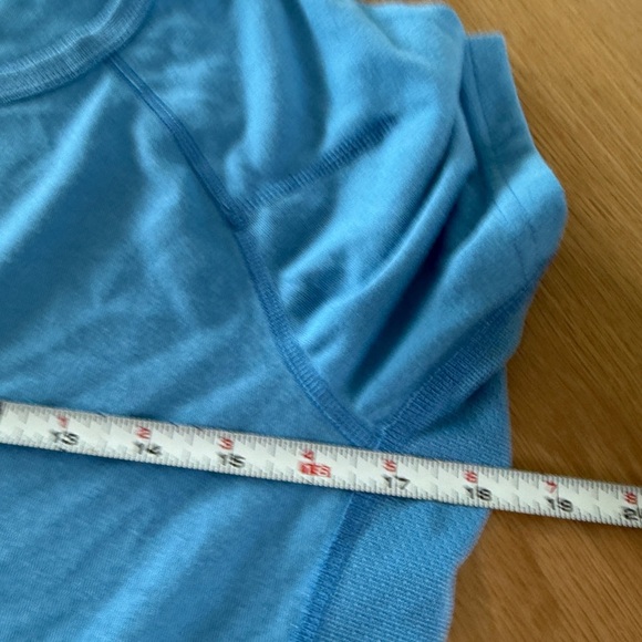 The North Face Women's Blue Athletic Performance Short Sleeve Tee {M} - Picture 5 of 5